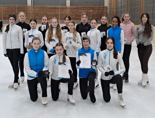 32 Kunstläufer haben die ersten Prüfungen am Eis absolviert